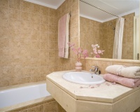 Resale - apartment - Estepona - Atalaya