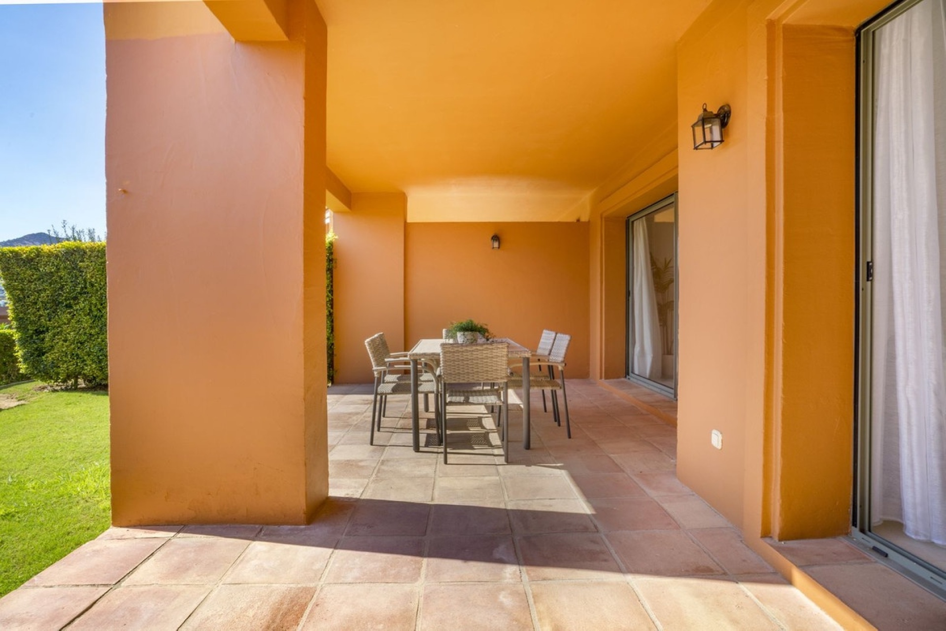 Resale - apartment - Estepona - Atalaya