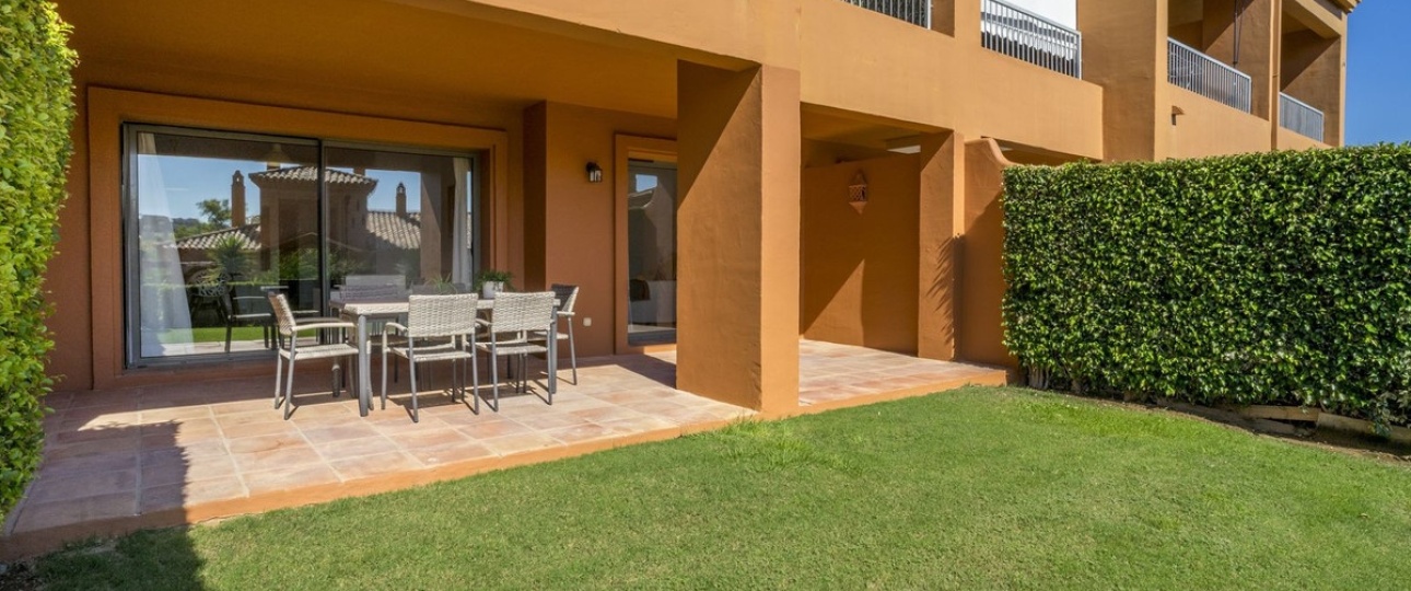 Resale - apartment - Estepona - Atalaya