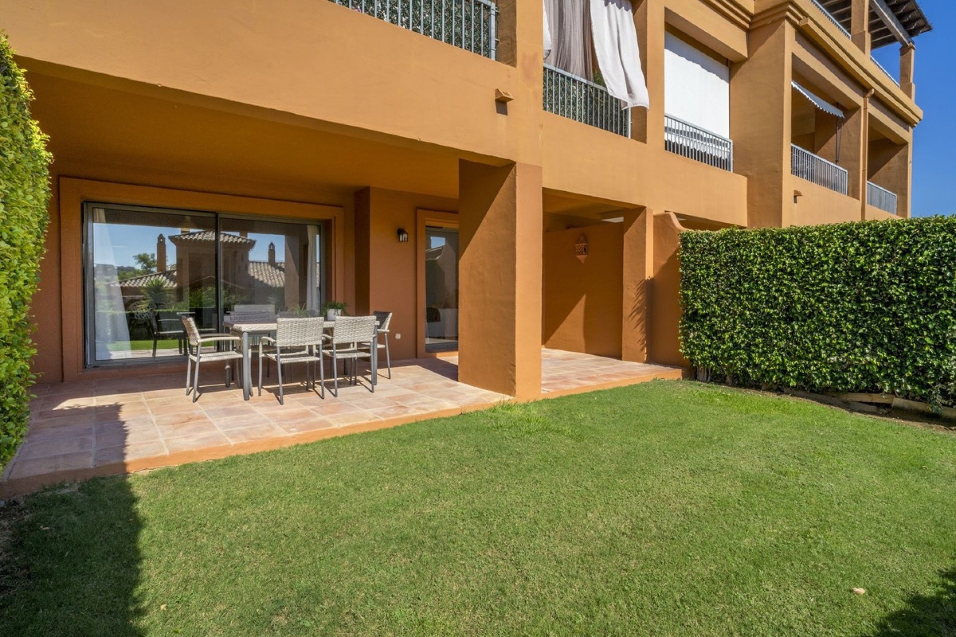 Resale - apartment - Estepona - Atalaya