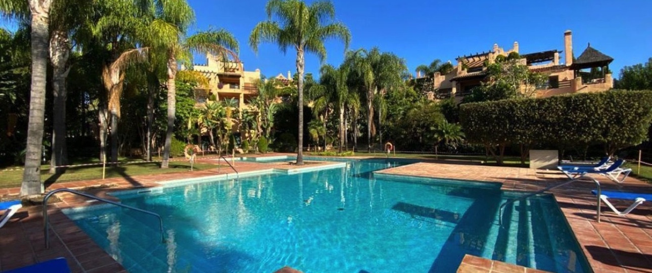 Resale - apartment - Estepona - Atalaya