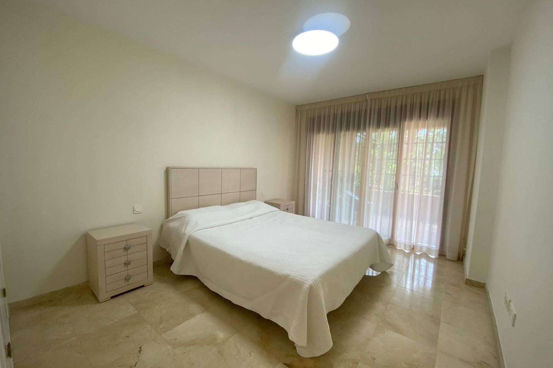 Resale - apartment - Estepona - Atalaya