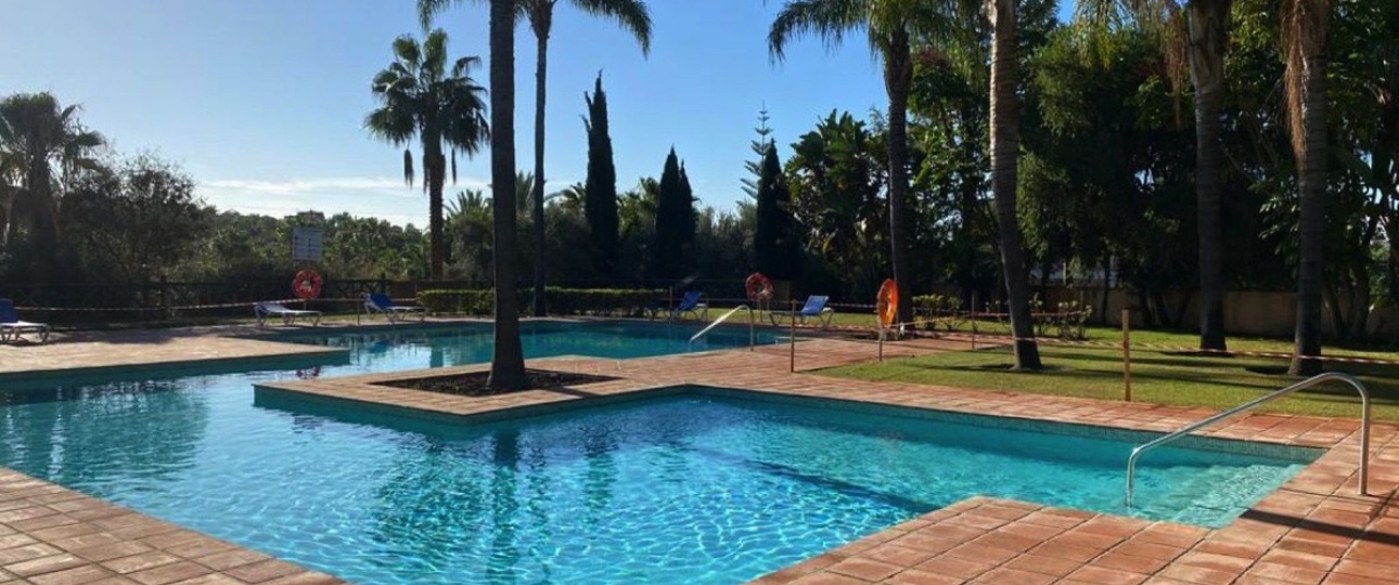 Resale - apartment - Estepona - Atalaya