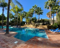 Resale - apartment - Estepona - Atalaya