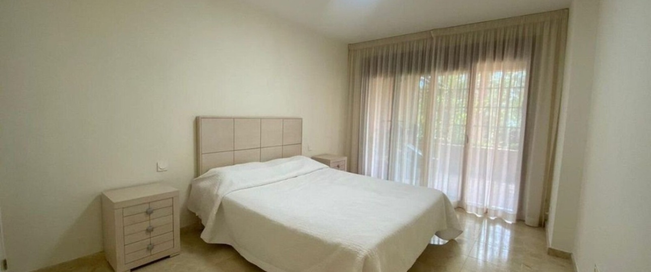 Resale - apartment - Estepona - Atalaya