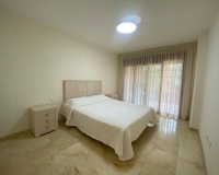 Resale - apartment - Estepona - Atalaya