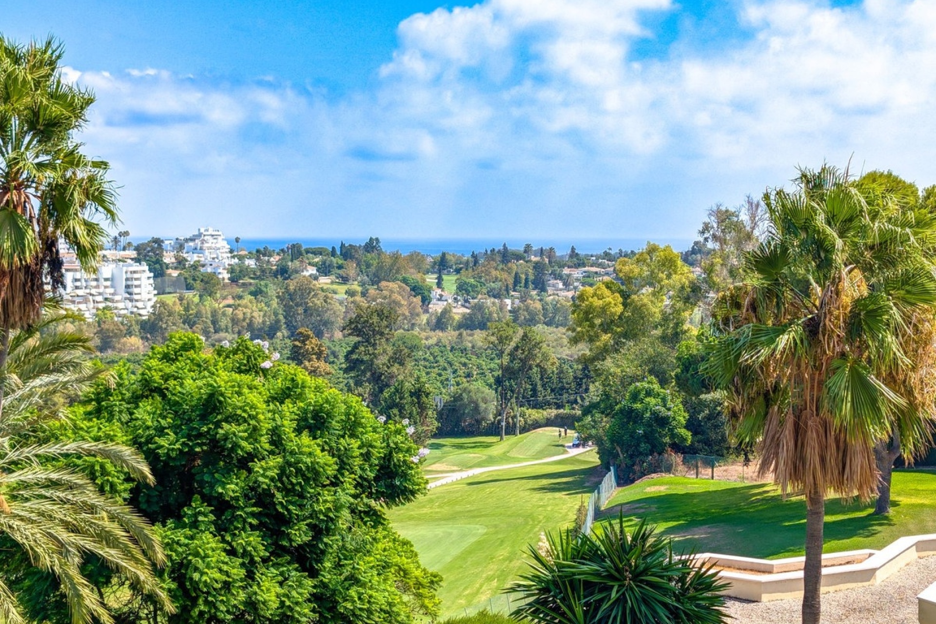 Resale - apartment - Estepona - Atalaya