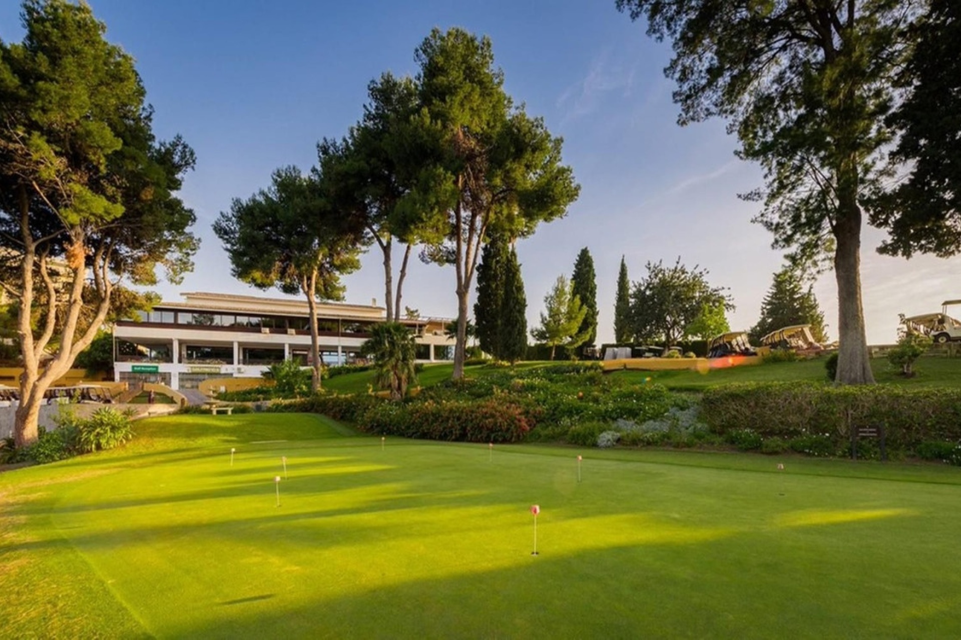 Resale - apartment - Estepona - Atalaya