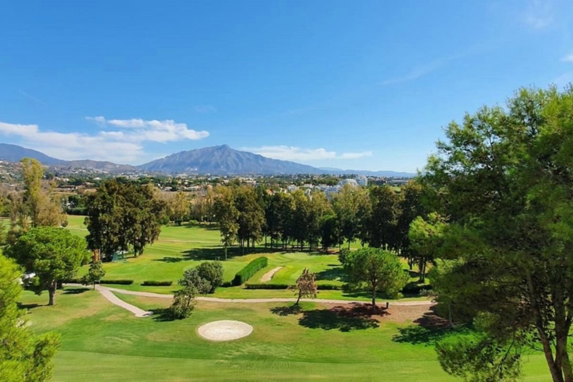 Resale - apartment - Estepona - Atalaya