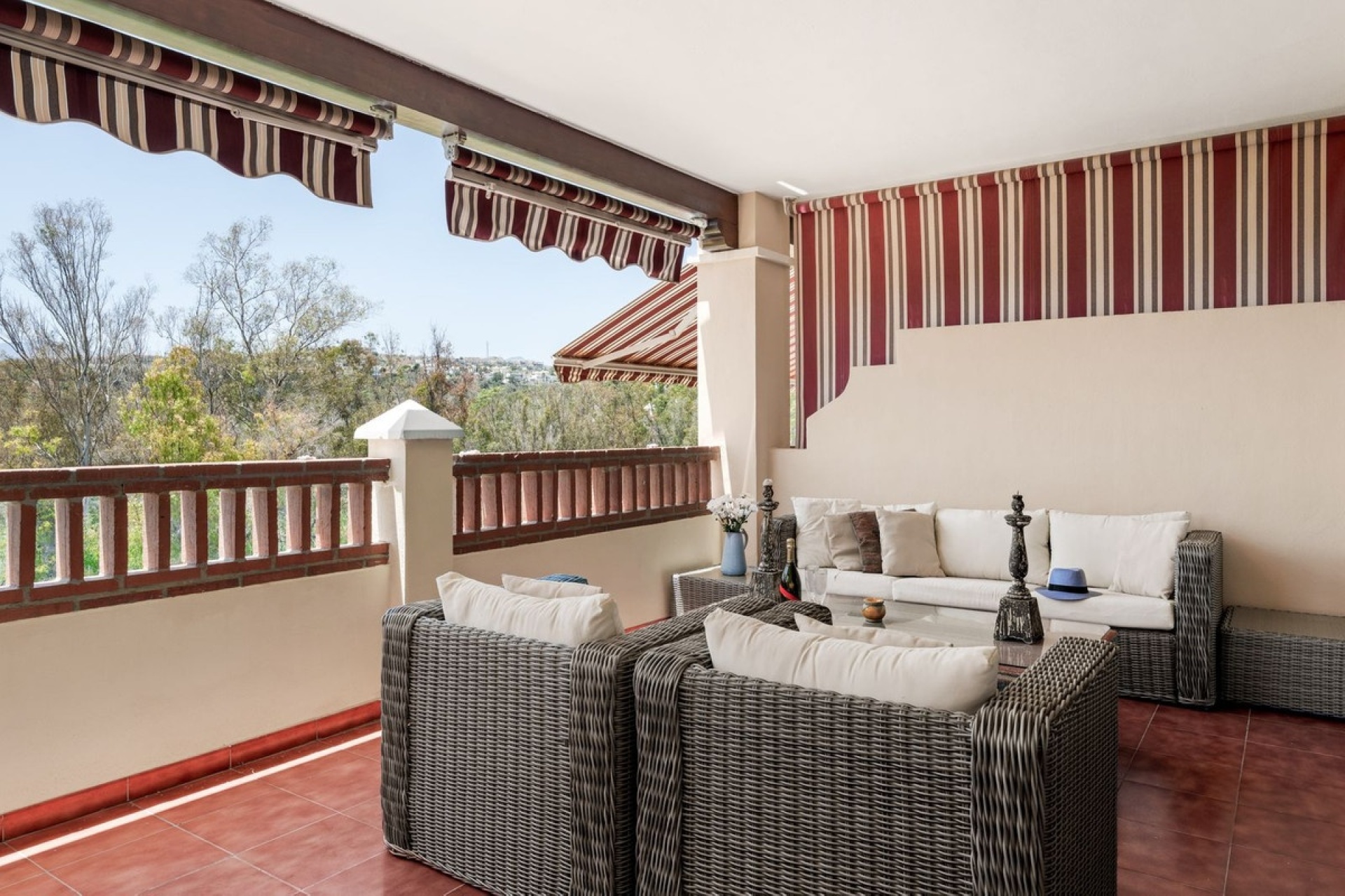 Resale - apartment - Estepona - Atalaya
