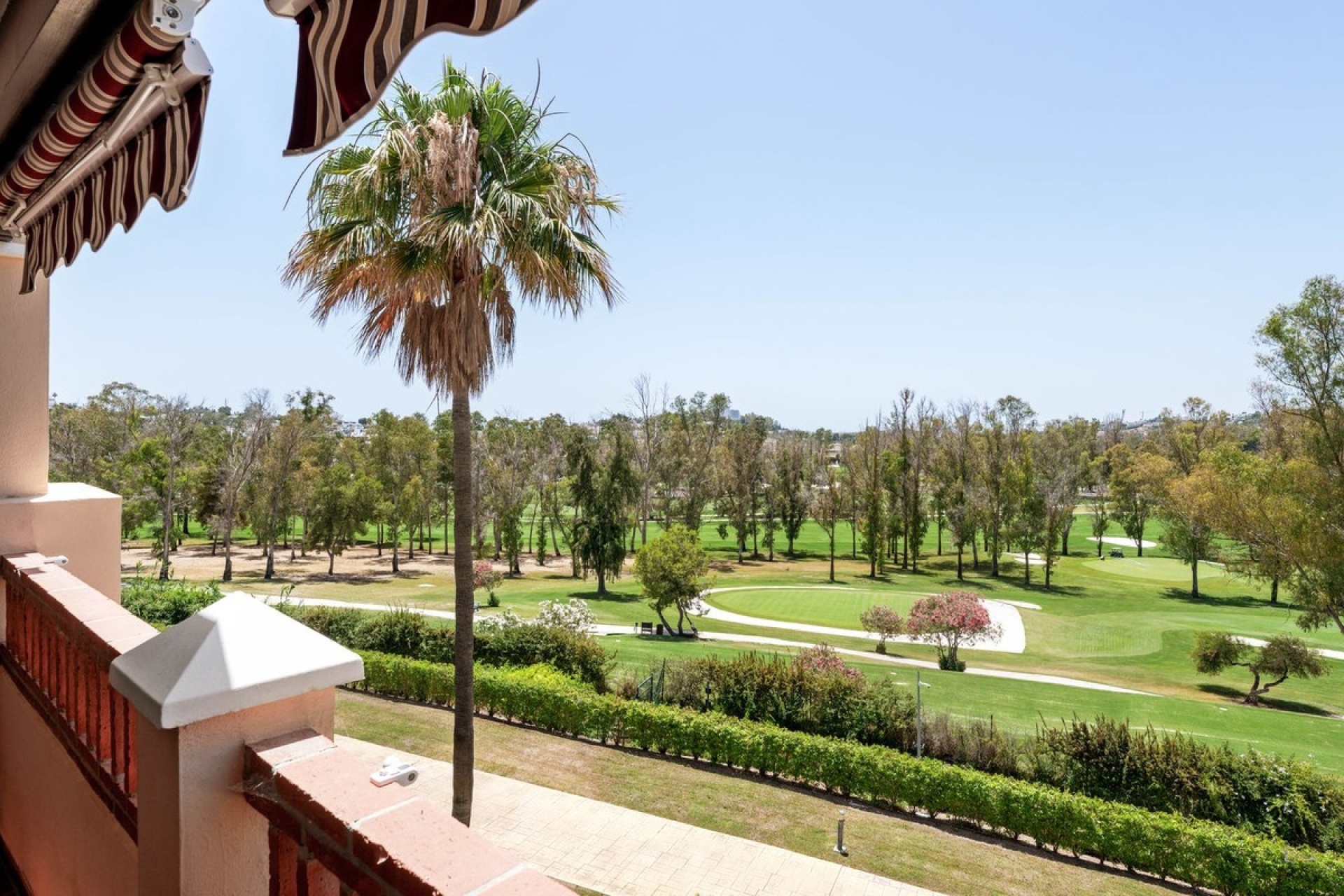 Resale - apartment - Estepona - Atalaya