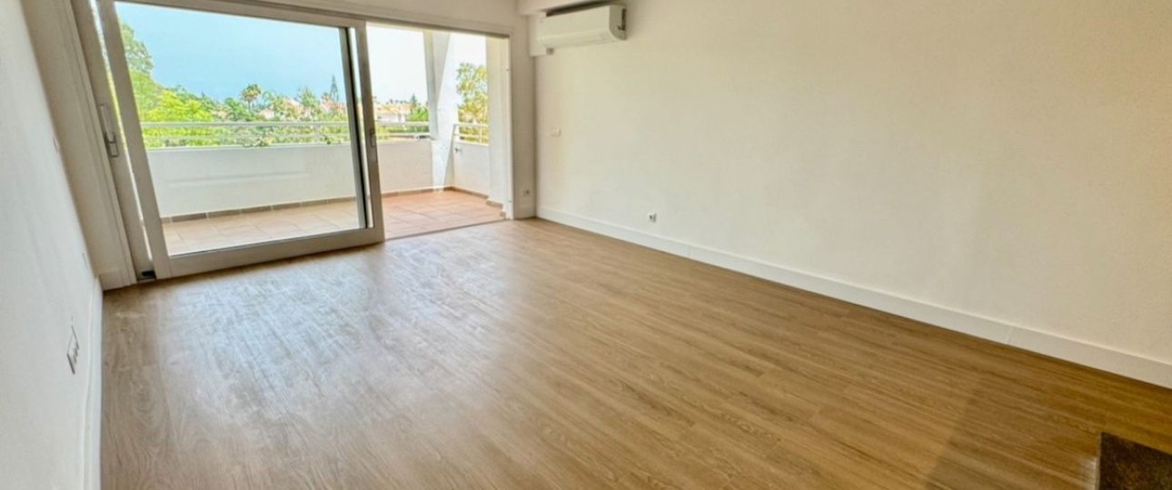 Resale - apartment - Estepona - Atalaya