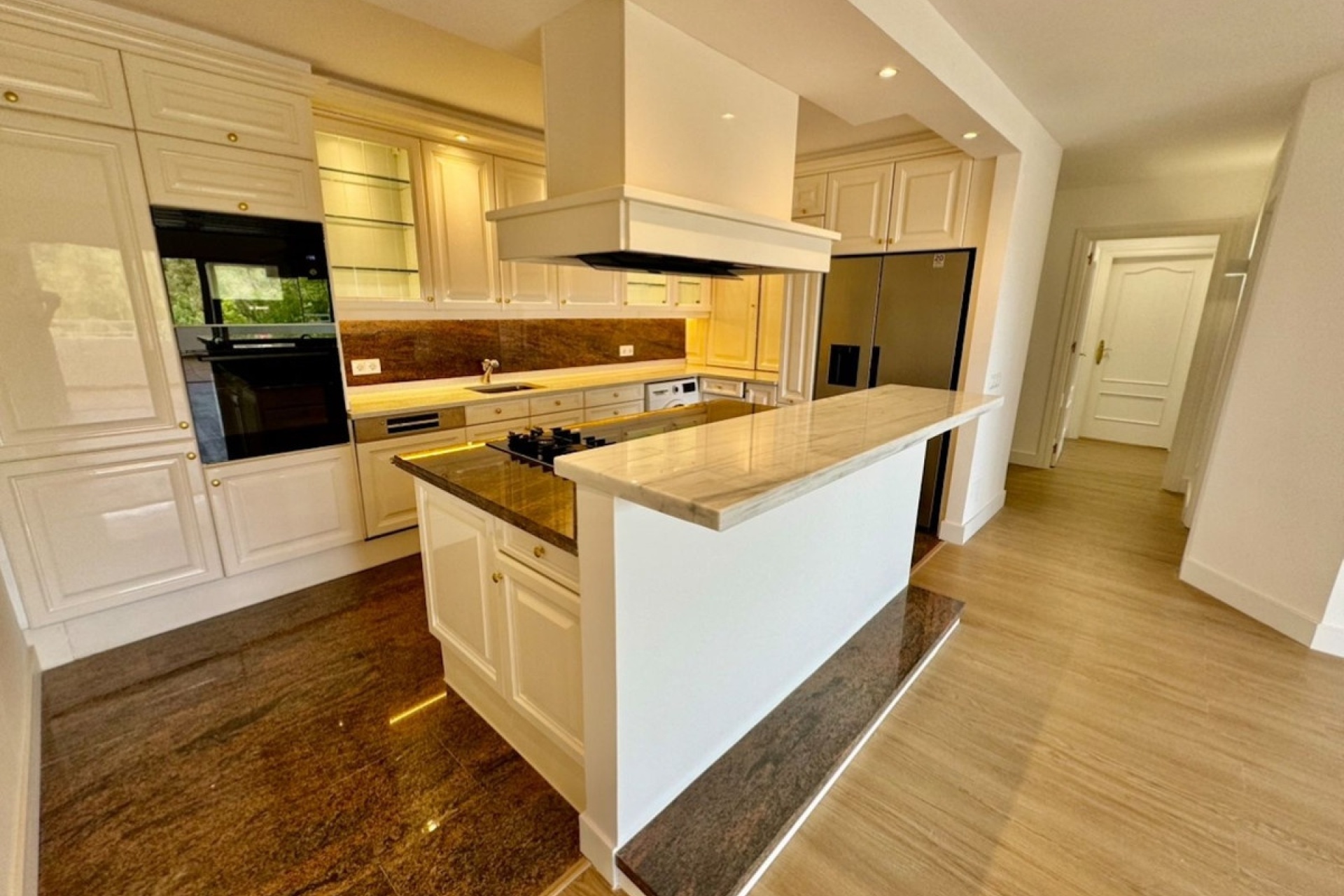 Resale - apartment - Estepona - Atalaya