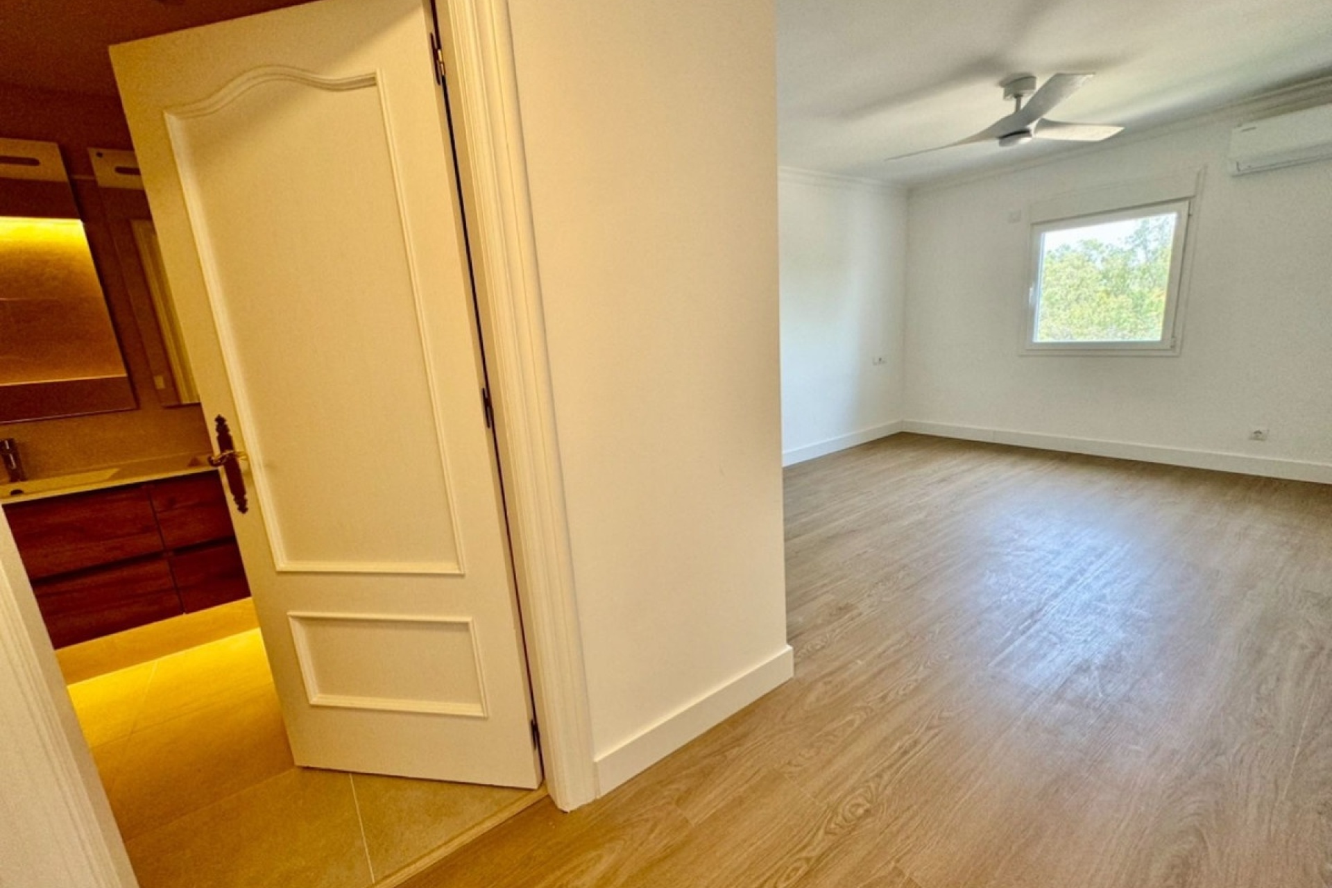 Resale - apartment - Estepona - Atalaya