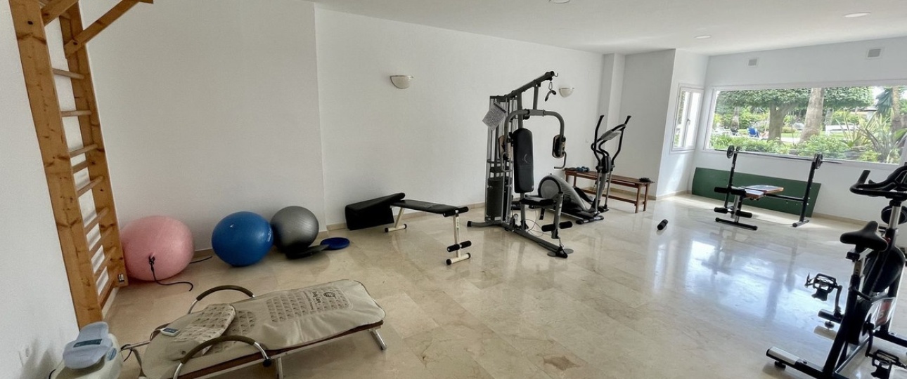 Resale - apartment - Estepona - Atalaya