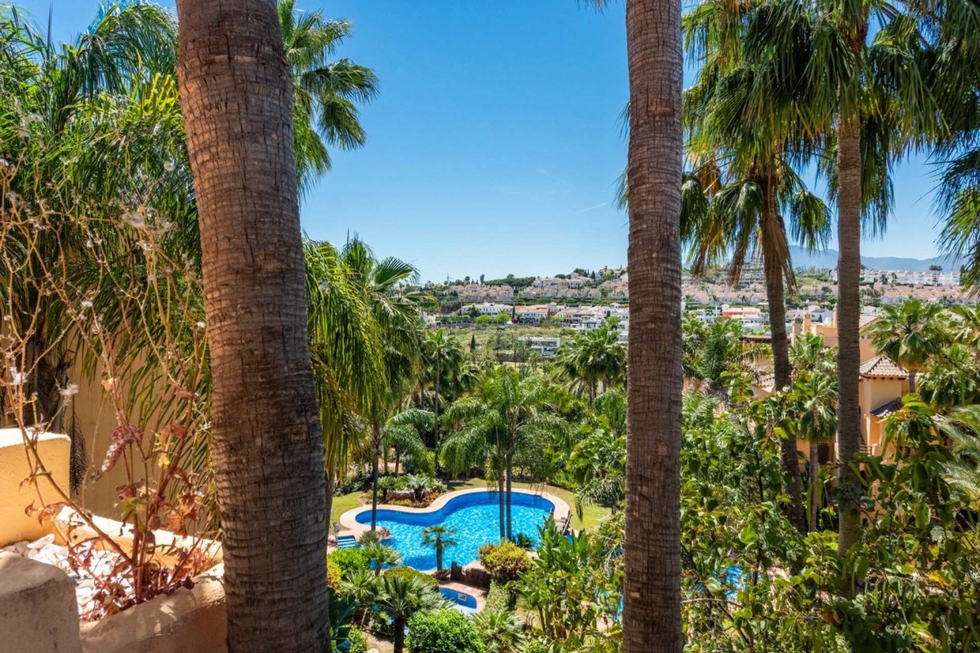 Resale - apartment - Estepona - Atalaya