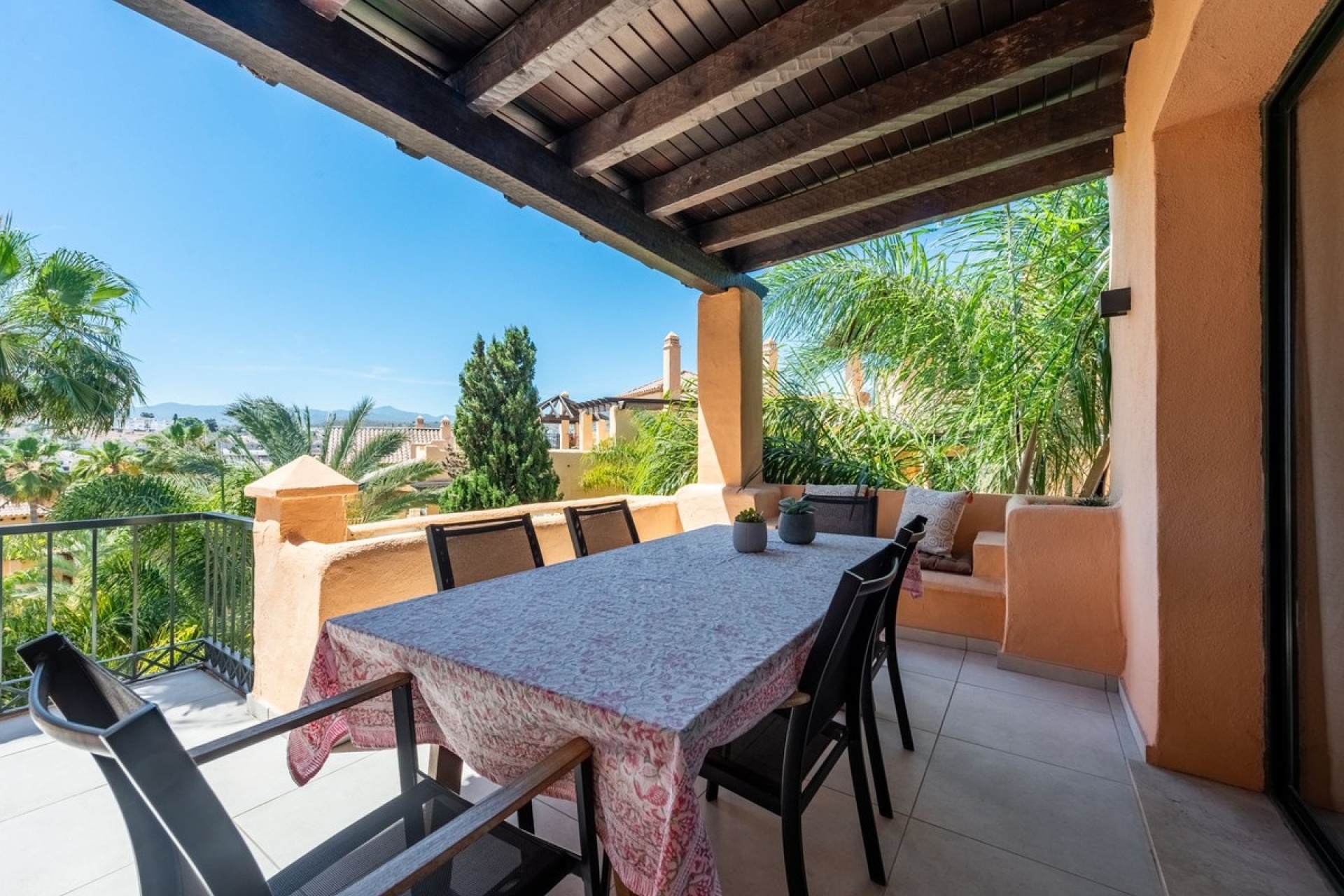 Resale - apartment - Estepona - Atalaya