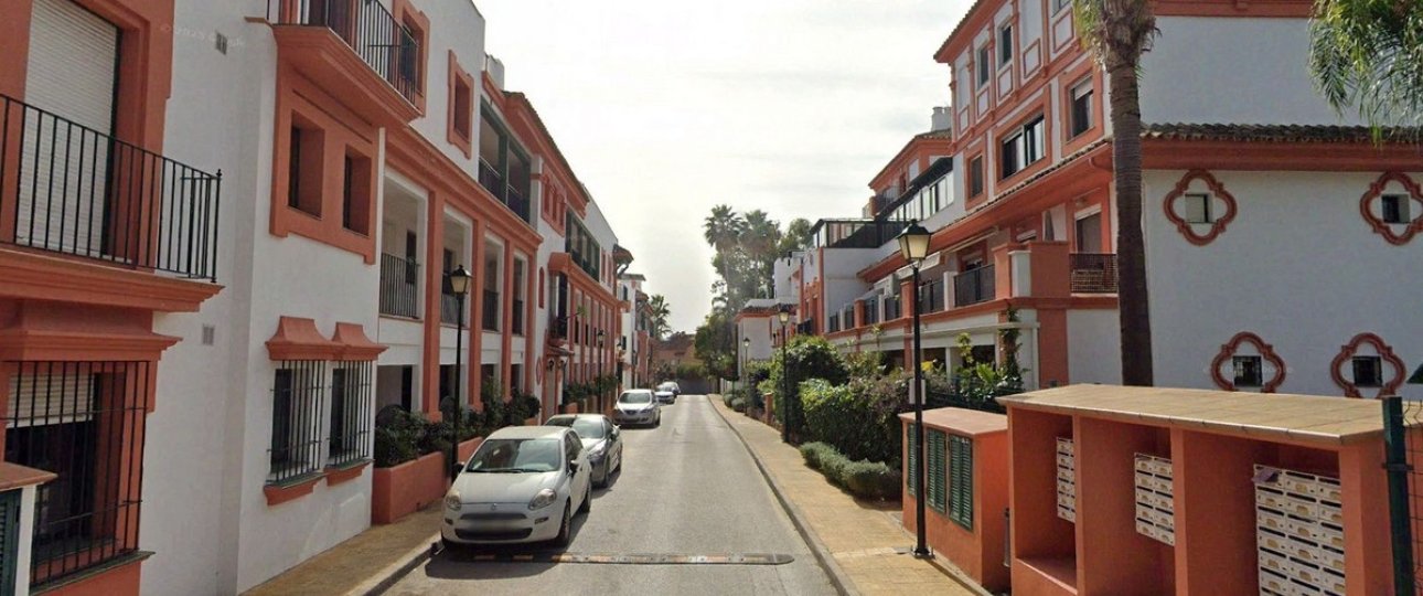 Resale - apartment - Estepona - Atalaya
