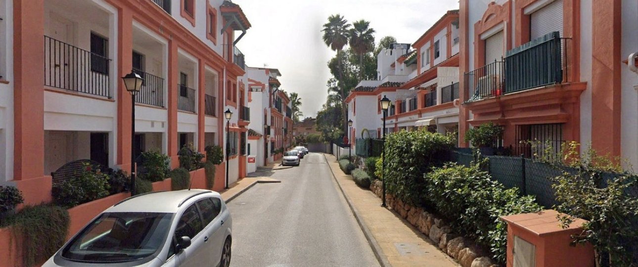 Resale - apartment - Estepona - Atalaya