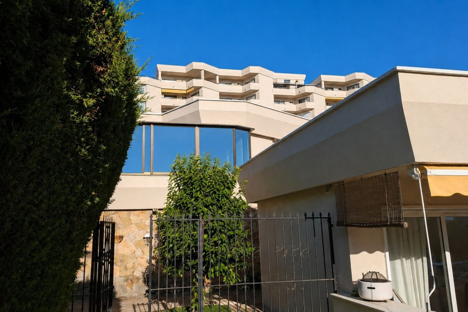 Resale - apartment - Estepona - Atalaya