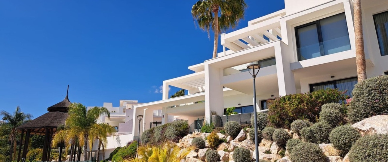 Resale - apartment - Estepona - Atalaya