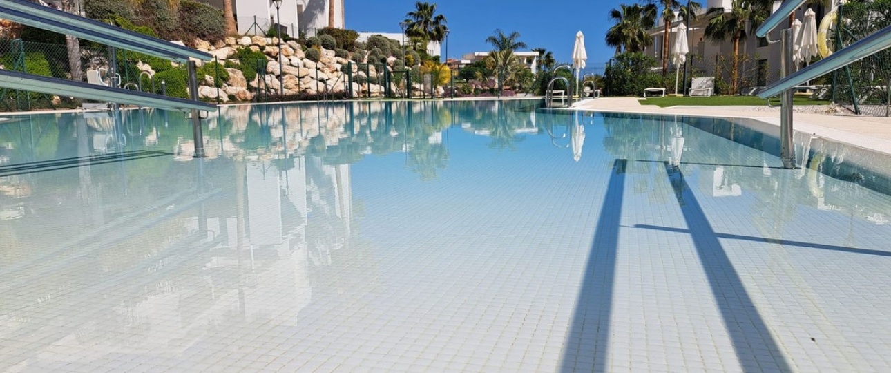 Resale - apartment - Estepona - Atalaya
