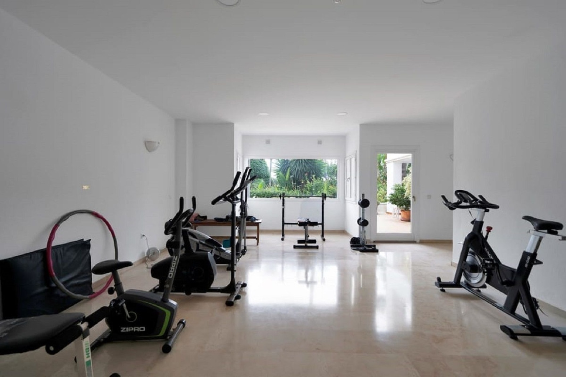 Resale - apartment - Estepona - Atalaya