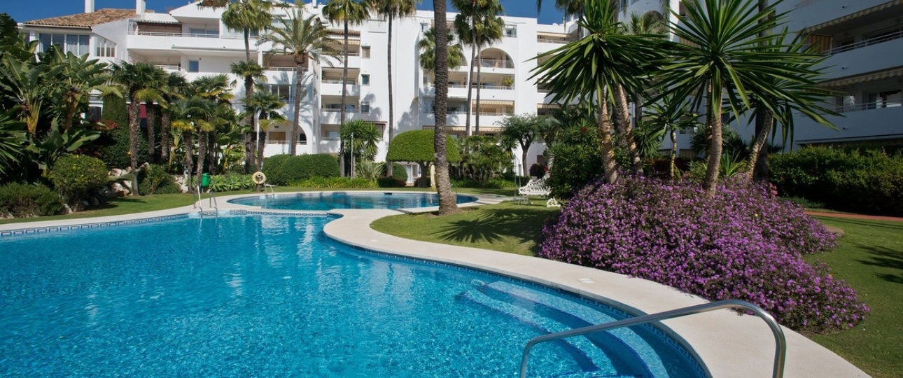Resale - apartment - Estepona - Atalaya