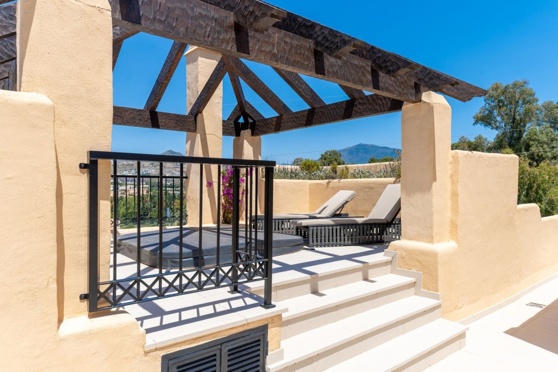 Resale - apartment - Estepona - Atalaya