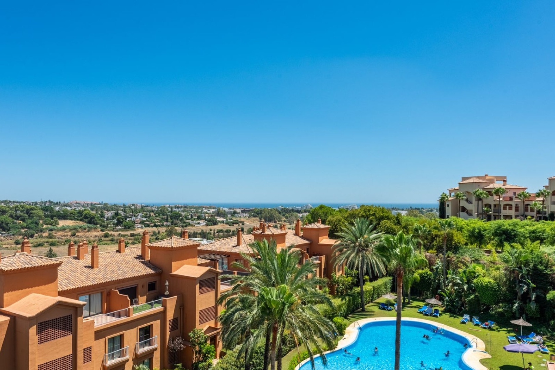 Resale - apartment - Estepona - Atalaya