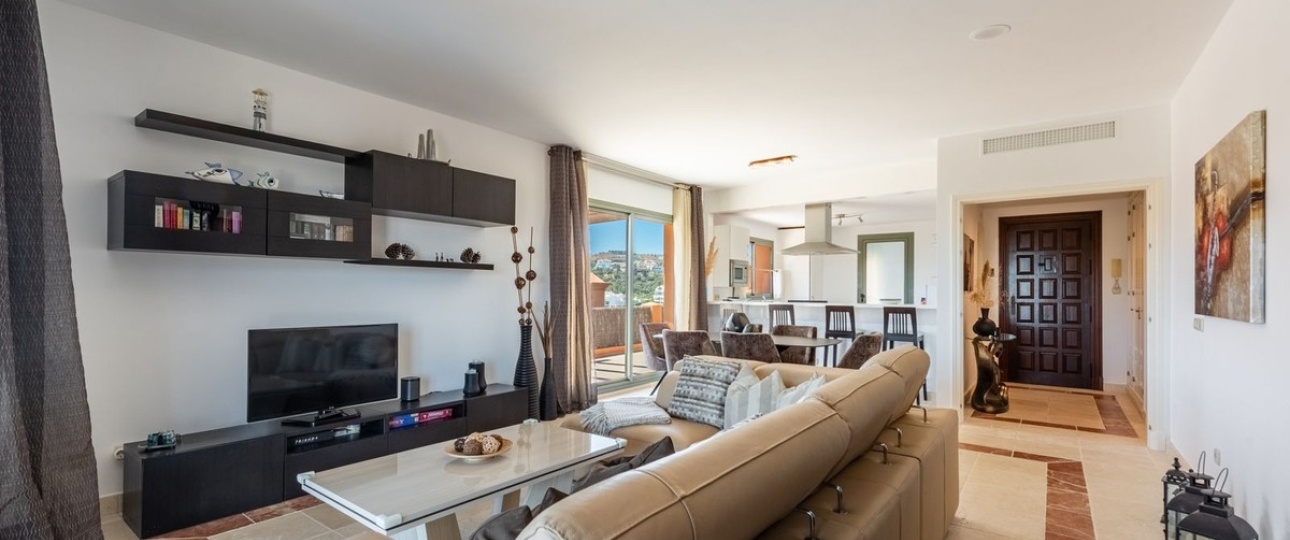 Resale - apartment - Estepona - Atalaya