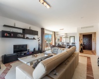 Resale - apartment - Estepona - Atalaya