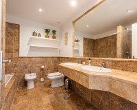 Resale - apartment - Estepona - Atalaya