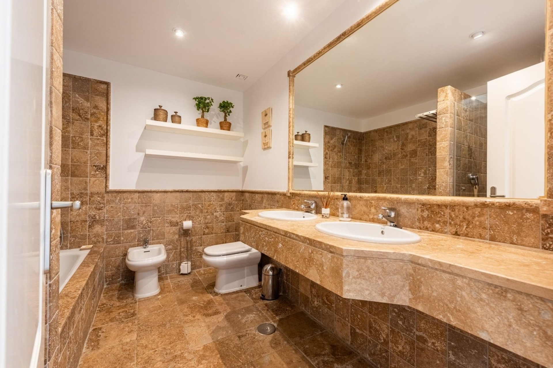 Resale - apartment - Estepona - Atalaya