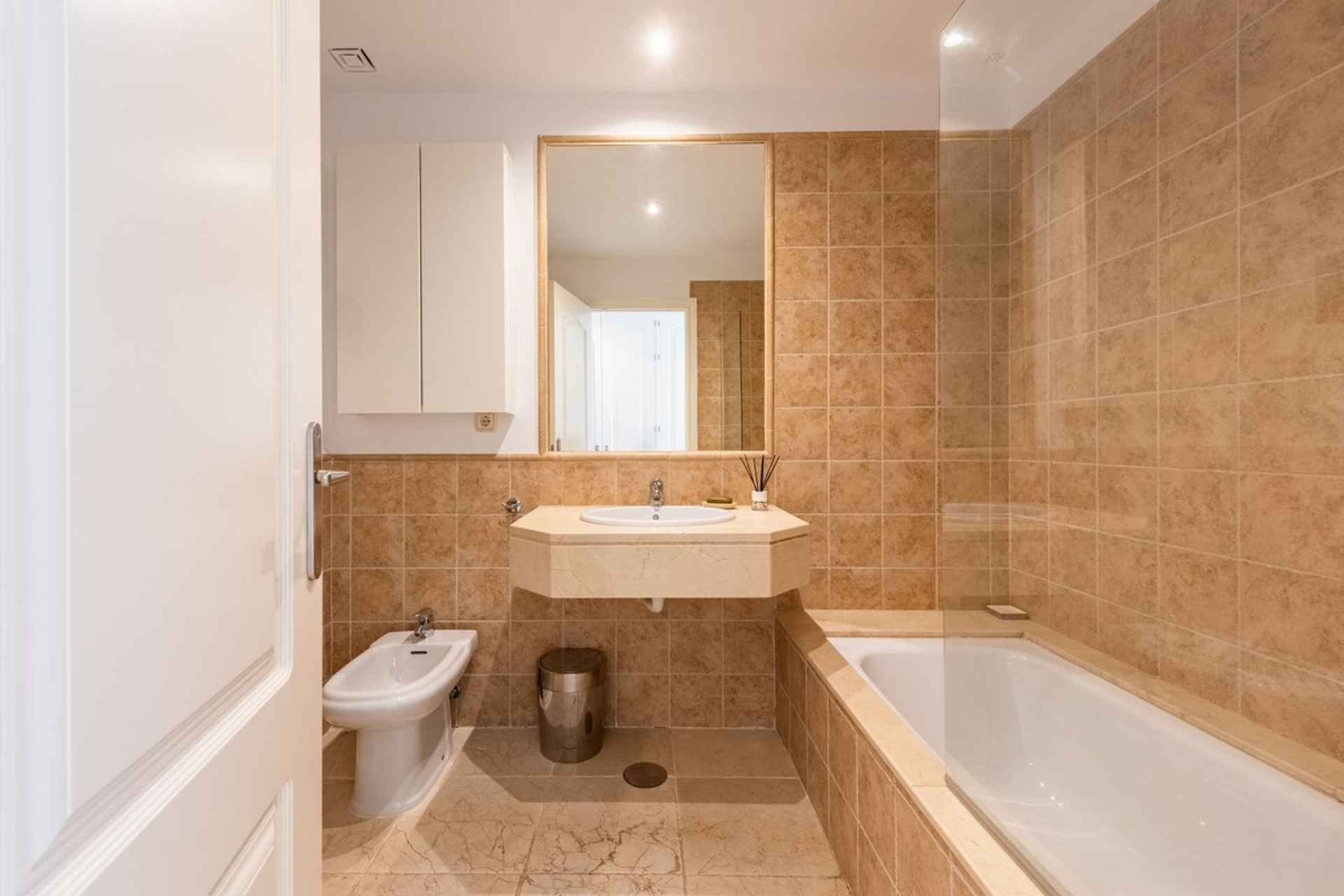 Resale - apartment - Estepona - Atalaya