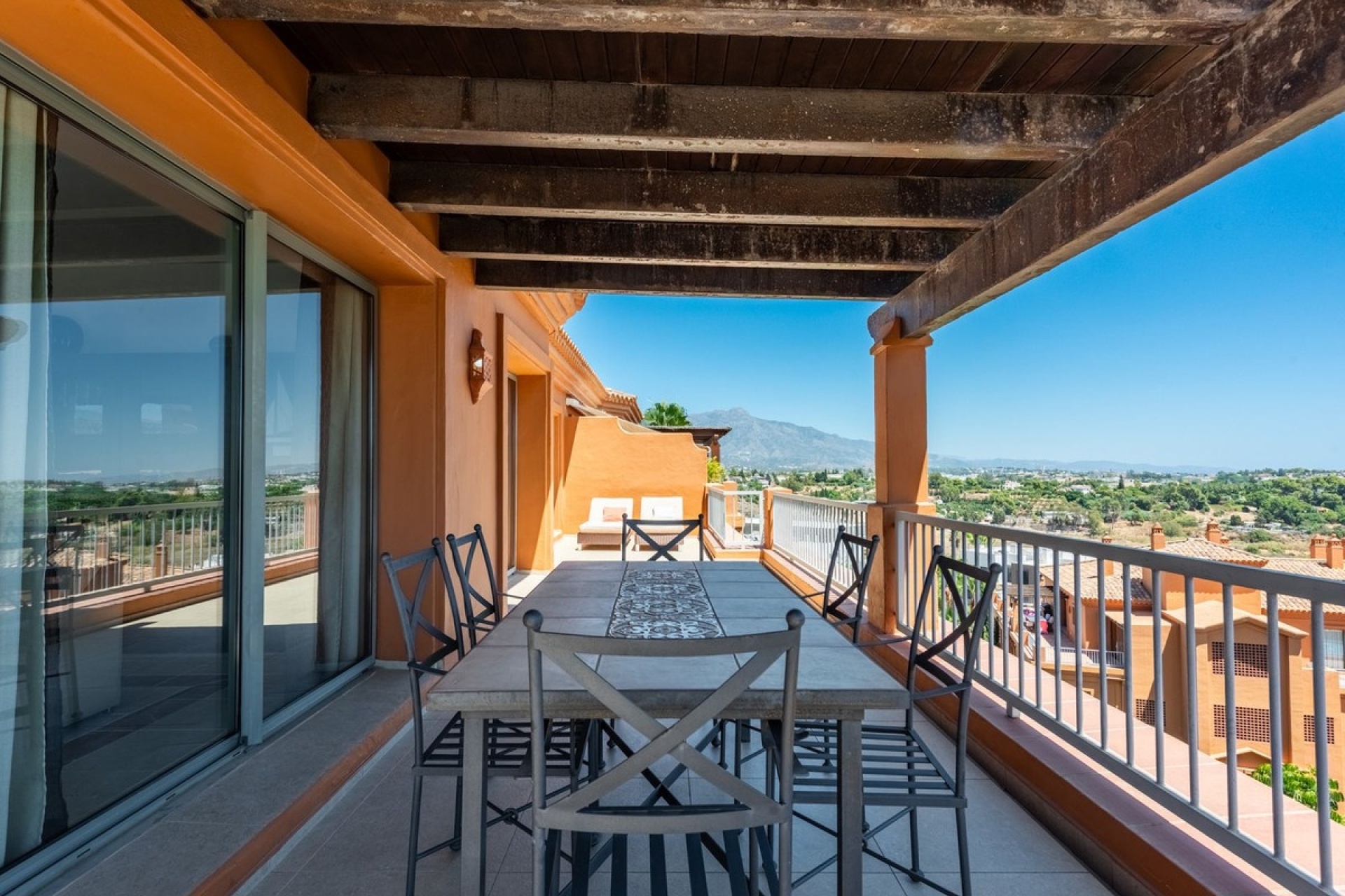 Resale - apartment - Estepona - Atalaya