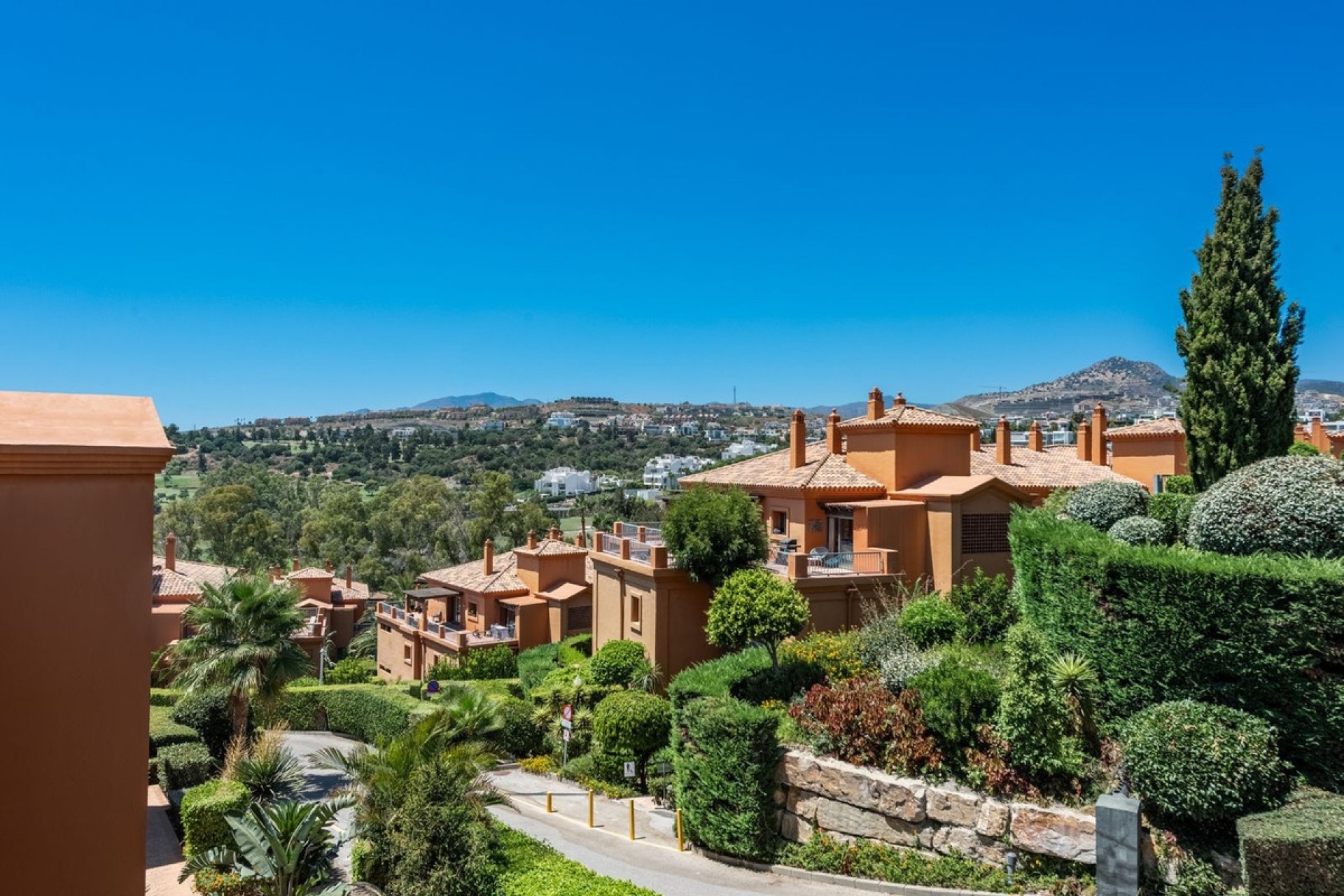 Resale - apartment - Estepona - Atalaya