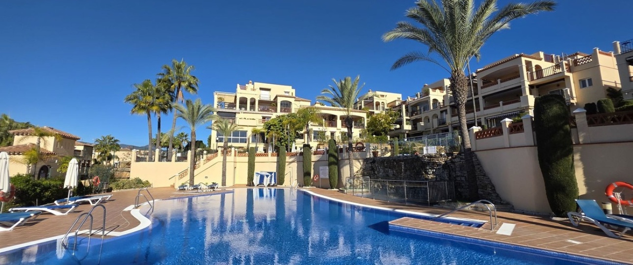 Resale - apartment - Estepona - Atalaya