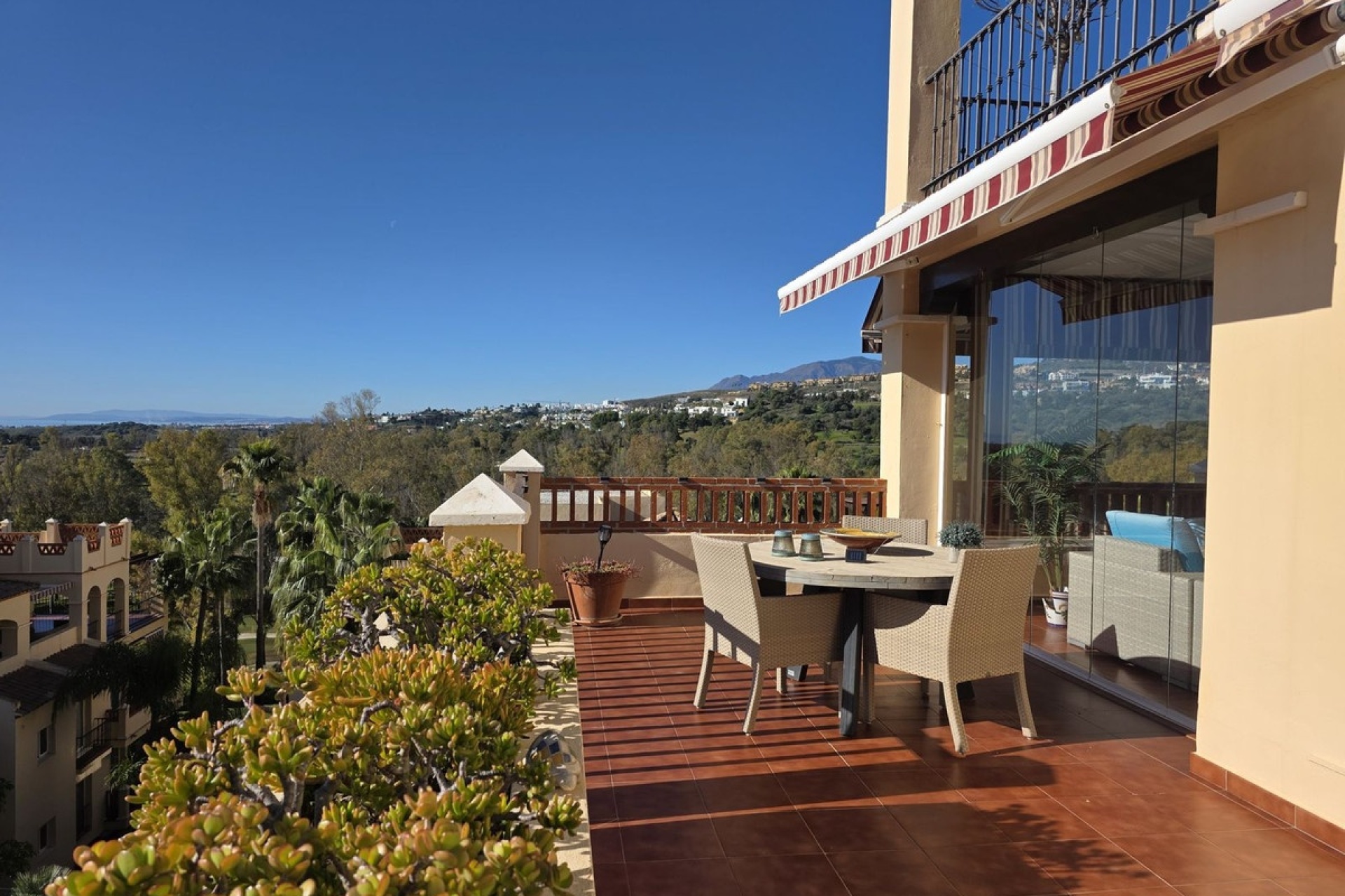 Resale - apartment - Estepona - Atalaya