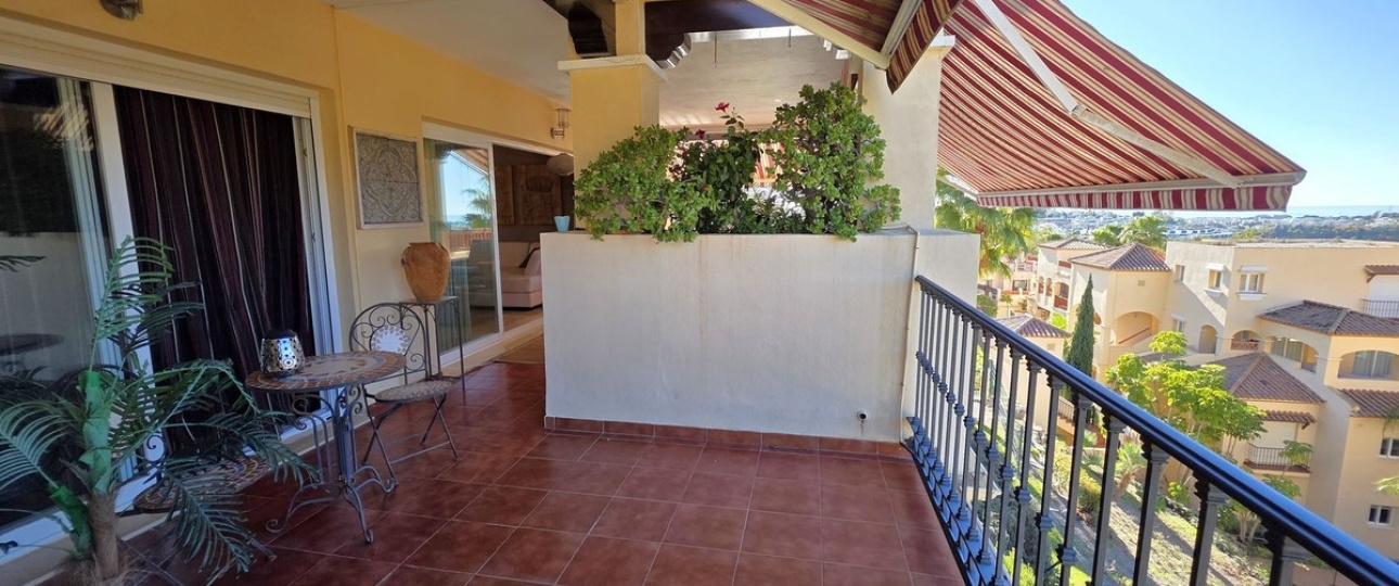 Resale - apartment - Estepona - Atalaya