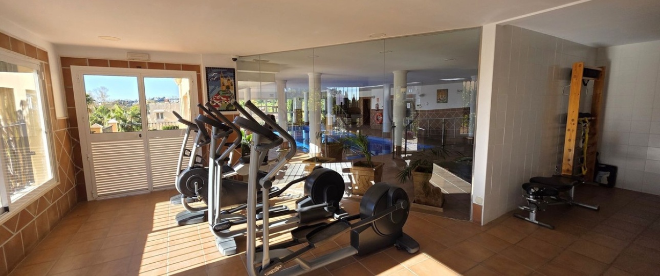 Resale - apartment - Estepona - Atalaya