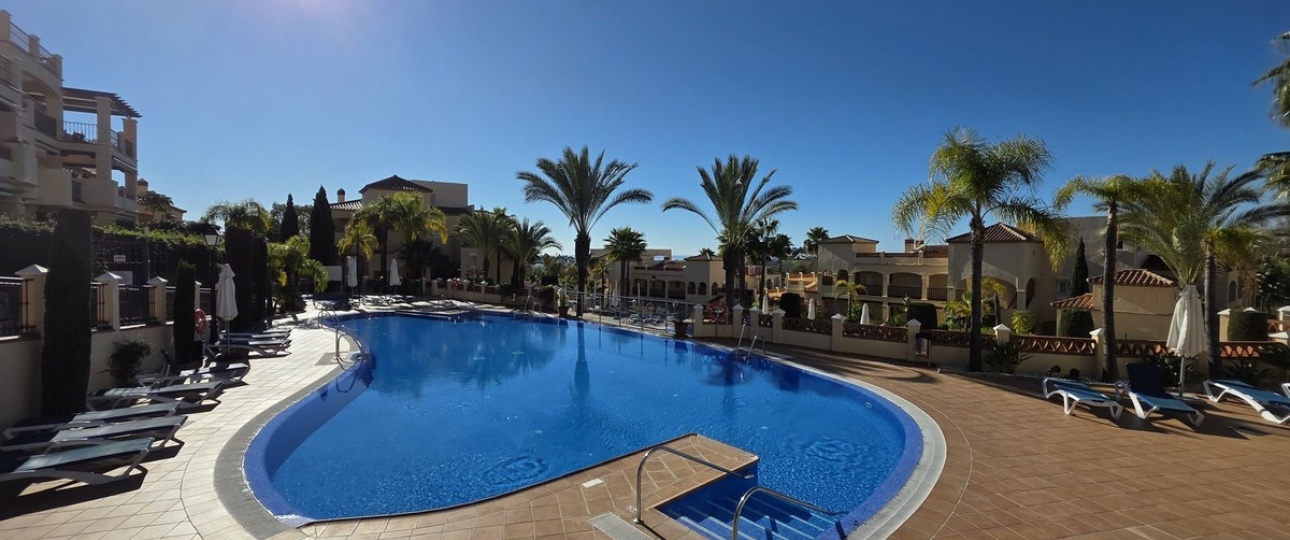 Resale - apartment - Estepona - Atalaya