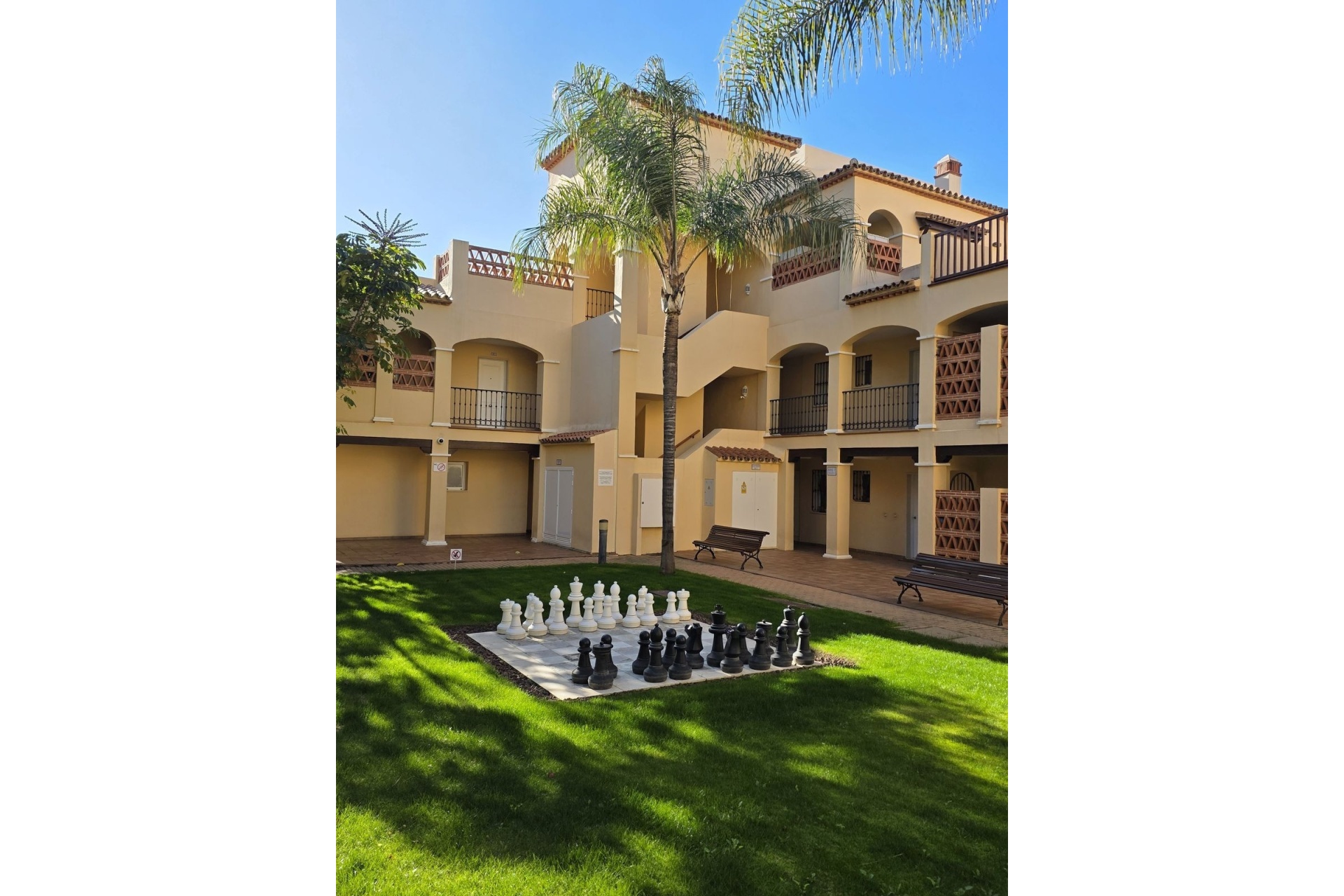 Resale - apartment - Estepona - Atalaya