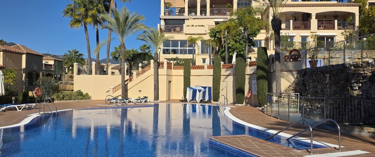 Resale - apartment - Estepona - Atalaya