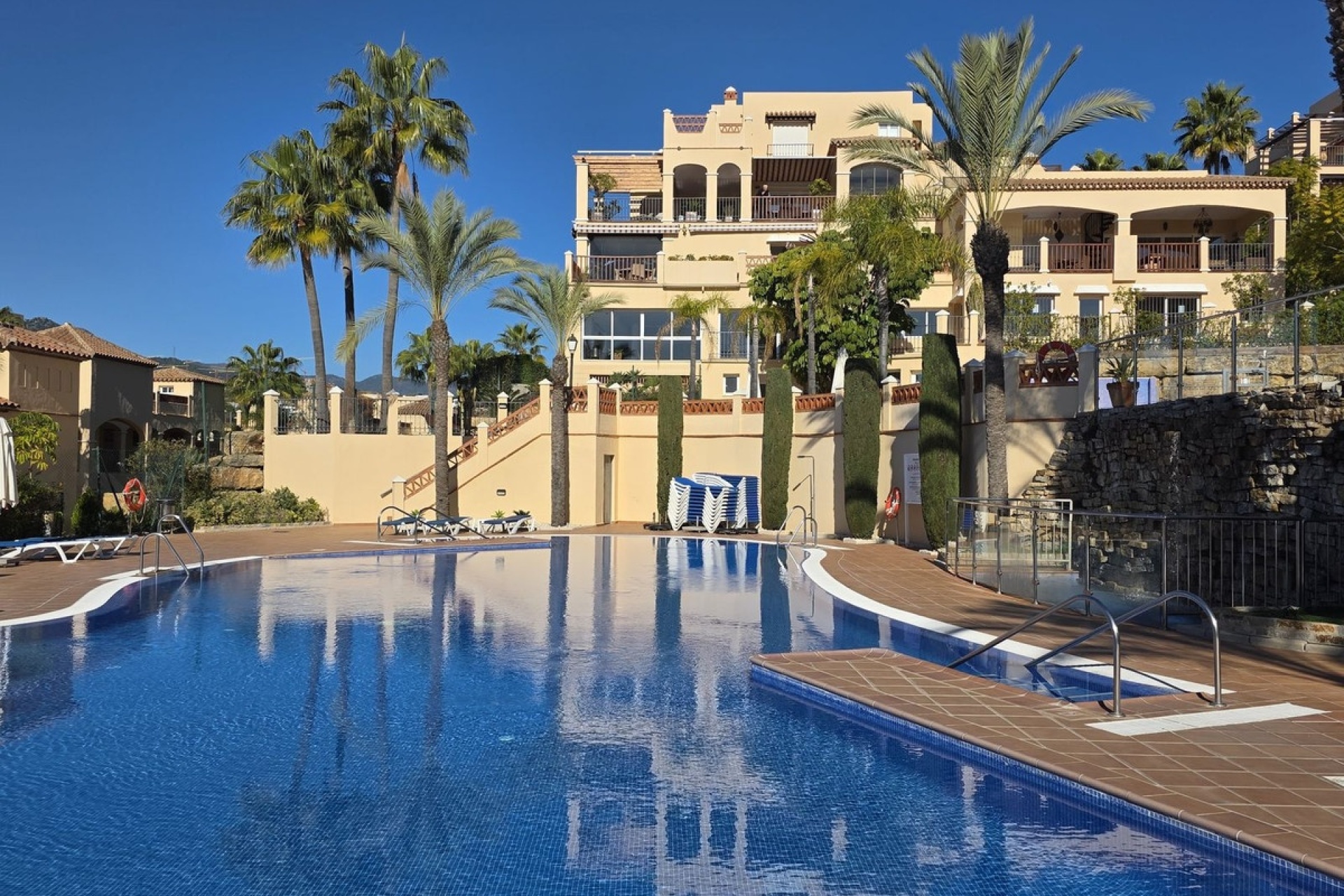 Resale - apartment - Estepona - Atalaya
