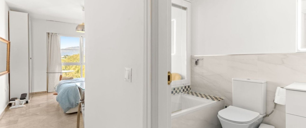 Resale - apartment - Estepona - Atalaya