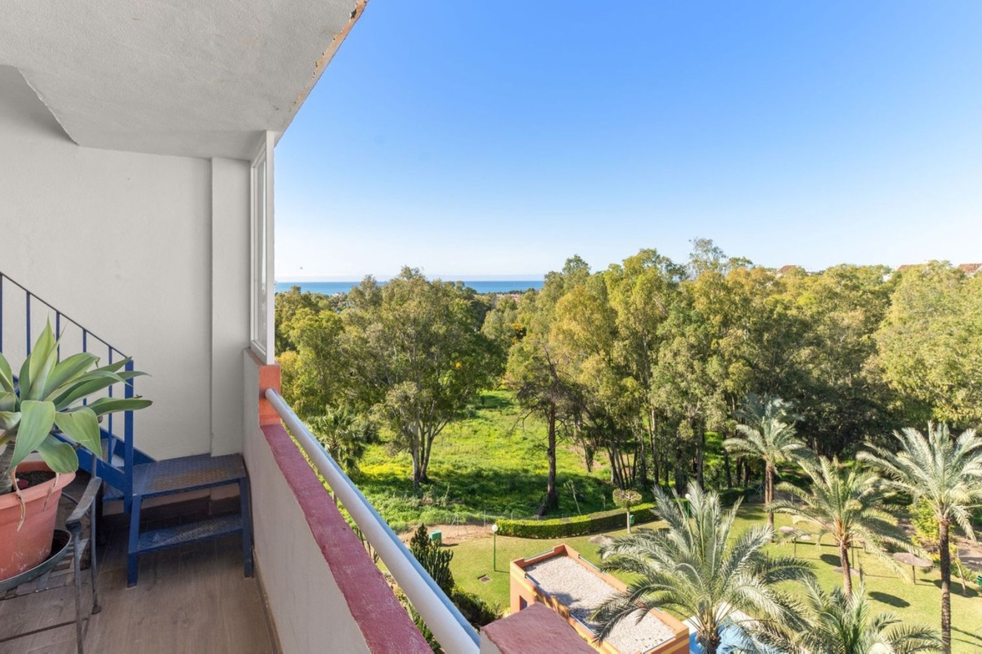 Resale - apartment - Estepona - Atalaya