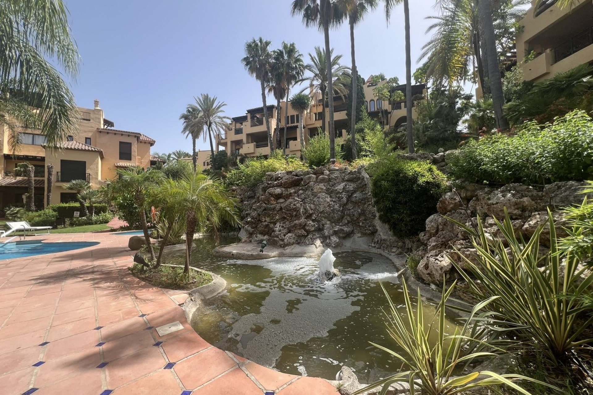 Resale - apartment - Estepona - Atalaya