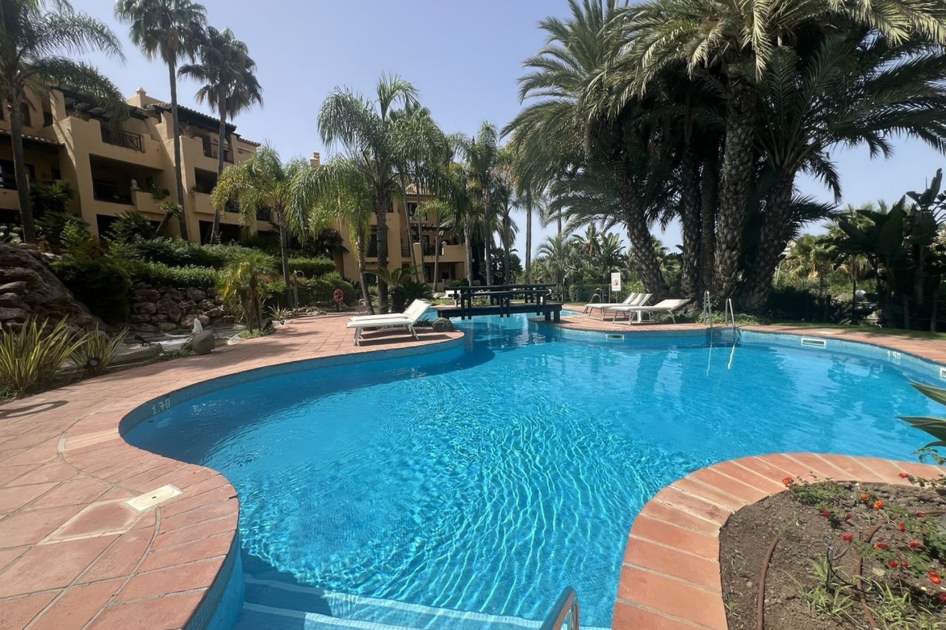 Resale - apartment - Estepona - Atalaya