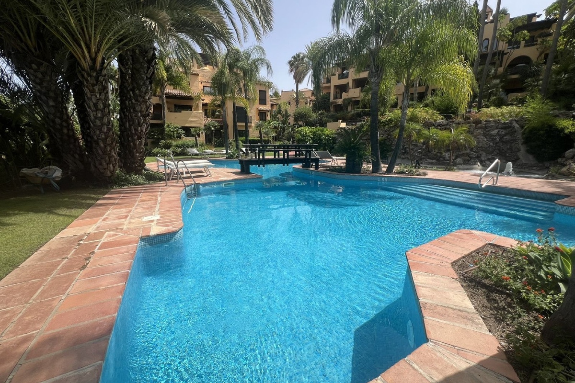 Resale - apartment - Estepona - Atalaya